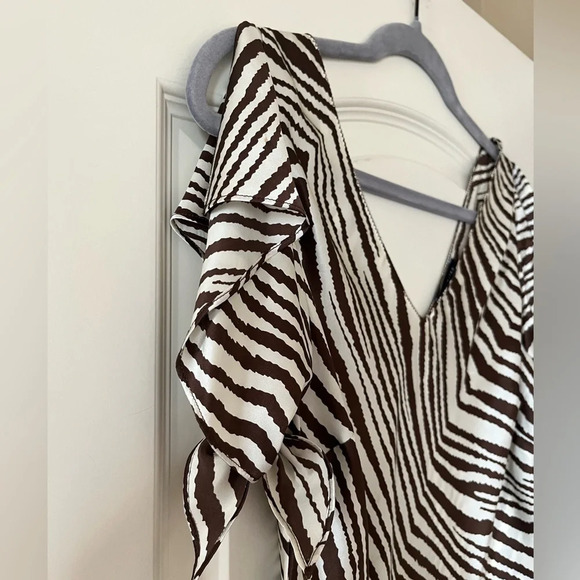 The Limited 100% Silk Animal Print Brown and White Blouse Women’s size Small - Picture 2 of 13